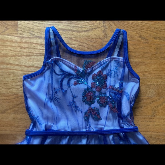 Dance costume - Picture 2 of 6